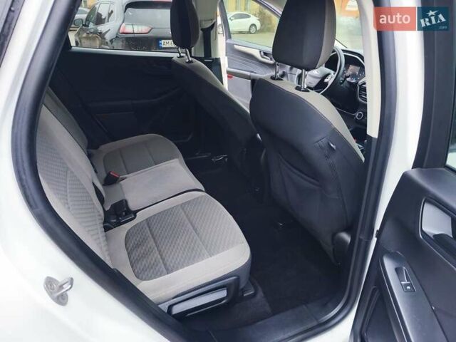 Белый Форд Эскейп, объемом двигателя 1.5 л и пробегом 93 тыс. км за 15700 $, фото 13 на Automoto.ua