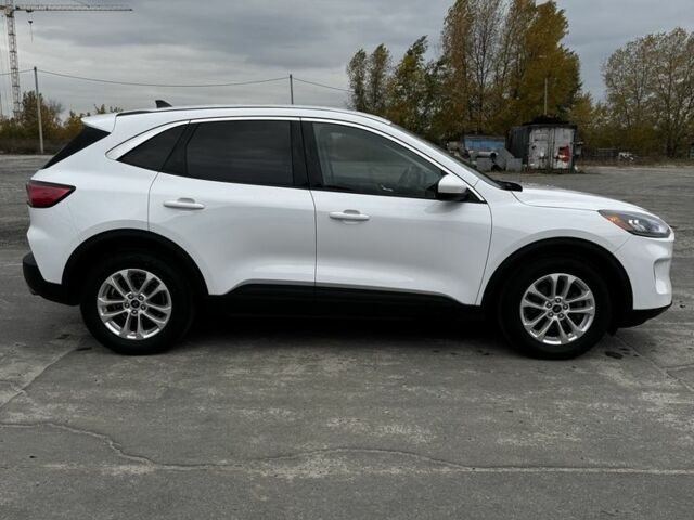 Белый Форд Эскейп, объемом двигателя 1.5 л и пробегом 152 тыс. км за 15800 $, фото 4 на Automoto.ua