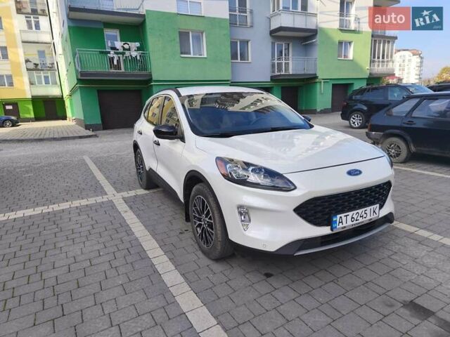 Белый Форд Эскейп, объемом двигателя 2.5 л и пробегом 166 тыс. км за 23900 $, фото 1 на Automoto.ua