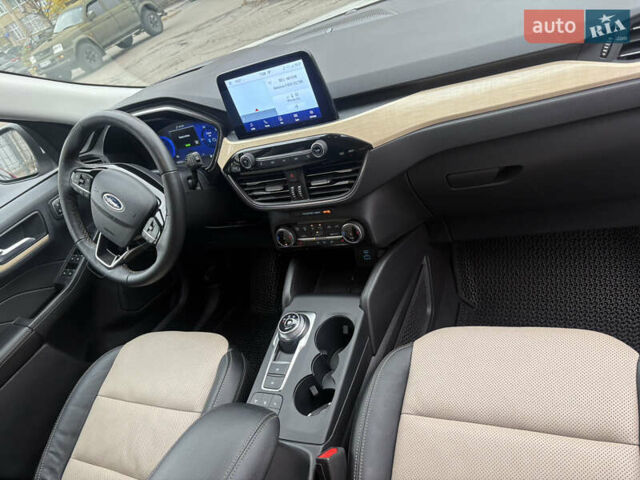 Белый Форд Эскейп, объемом двигателя 2.49 л и пробегом 62 тыс. км за 30000 $, фото 11 на Automoto.ua