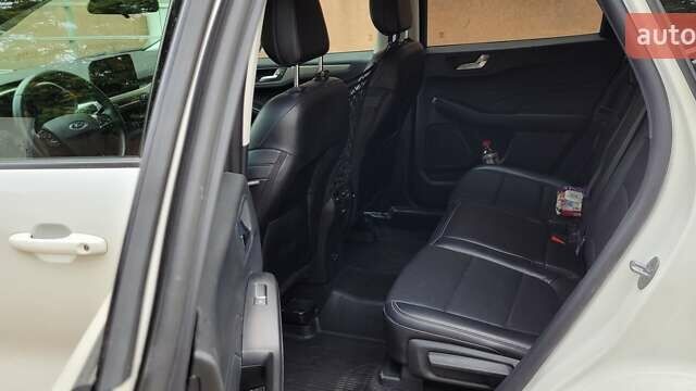 Білий Форд Ескейп, об'ємом двигуна 1.5 л та пробігом 199 тис. км за 19000 $, фото 14 на Automoto.ua