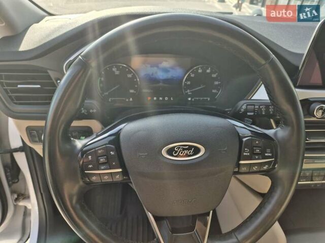 Белый Форд Эскейп, объемом двигателя 2.5 л и пробегом 55 тыс. км за 19800 $, фото 3 на Automoto.ua