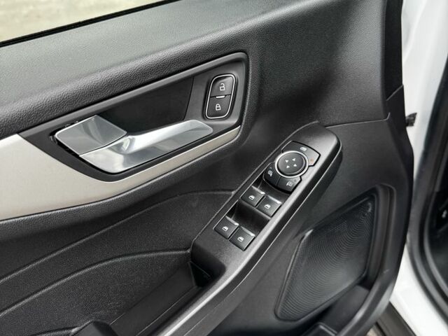 Белый Форд Эскейп, объемом двигателя 1.5 л и пробегом 152 тыс. км за 15800 $, фото 12 на Automoto.ua