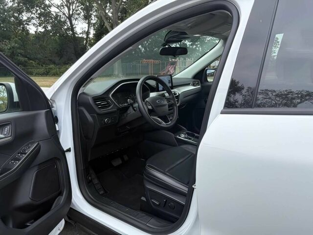 Білий Форд Ескейп, об'ємом двигуна 1.5 л та пробігом 12 тис. км за 13600 $, фото 8 на Automoto.ua