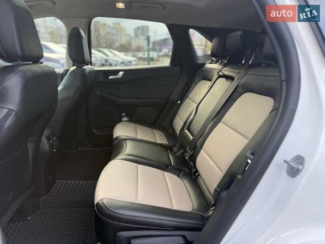 Білий Форд Ескейп, об'ємом двигуна 2.49 л та пробігом 63 тис. км за 30990 $, фото 10 на Automoto.ua