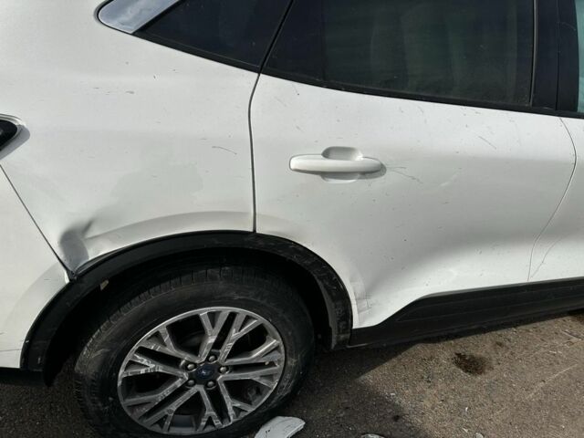 Белый Форд Эскейп, объемом двигателя 0 л и пробегом 150 тыс. км за 12000 $, фото 2 на Automoto.ua