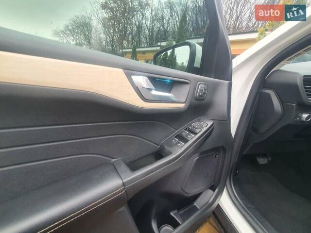 Белый Форд Эскейп, объемом двигателя 2.5 л и пробегом 15 тыс. км за 24500 $, фото 13 на Automoto.ua