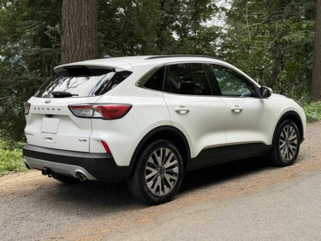 Белый Форд Эскейп, объемом двигателя 2 л и пробегом 17 тыс. км за 12400 $, фото 5 на Automoto.ua