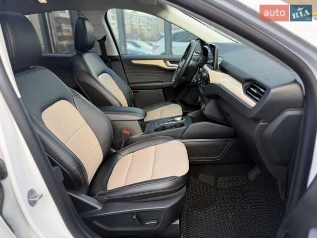 Білий Форд Ескейп, об'ємом двигуна 2.49 л та пробігом 63 тис. км за 30990 $, фото 12 на Automoto.ua