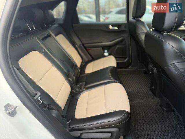 Білий Форд Ескейп, об'ємом двигуна 2.49 л та пробігом 63 тис. км за 30990 $, фото 11 на Automoto.ua