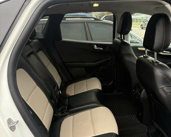 Белый Форд Эскейп, объемом двигателя 2.49 л и пробегом 62 тыс. км за 30000 $, фото 13 на Automoto.ua