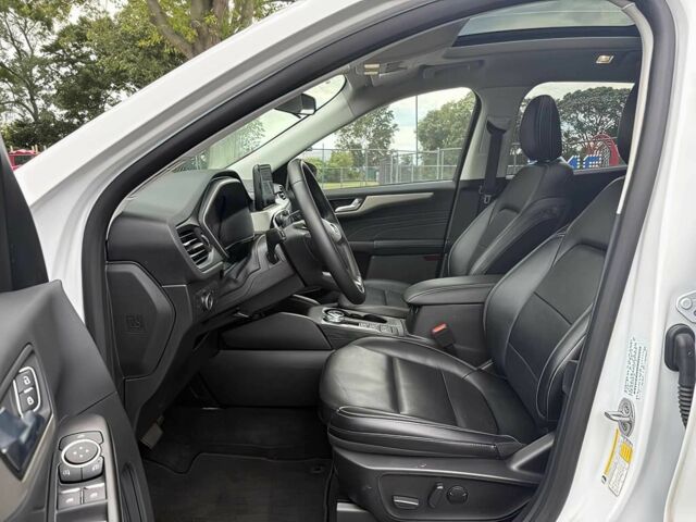 Білий Форд Ескейп, об'ємом двигуна 1.5 л та пробігом 12 тис. км за 13600 $, фото 9 на Automoto.ua