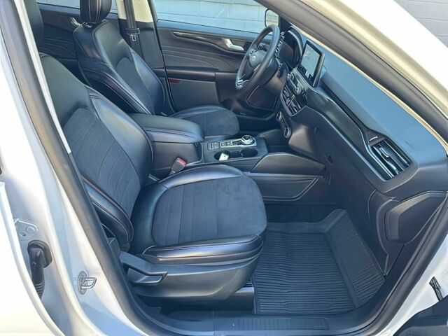 Білий Форд Ескейп, об'ємом двигуна 2 л та пробігом 28 тис. км за 9000 $, фото 12 на Automoto.ua