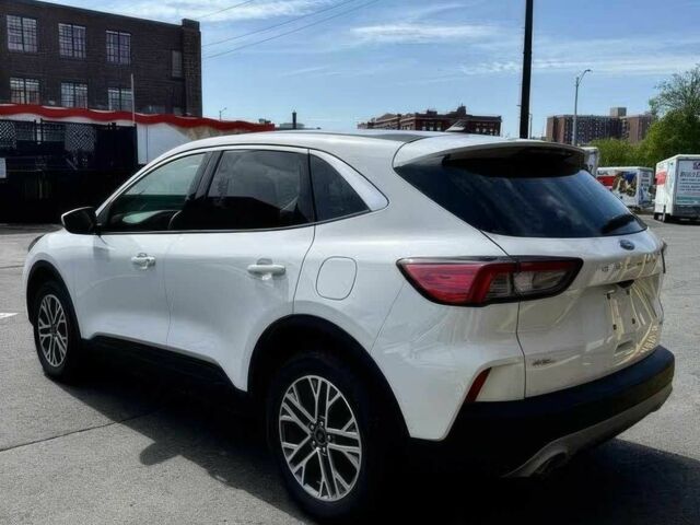 Белый Форд Эскейп, объемом двигателя 2 л и пробегом 15 тыс. км за 12600 $, фото 3 на Automoto.ua