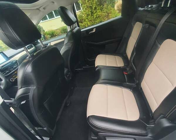 Белый Форд Эскейп, объемом двигателя 2.5 л и пробегом 15 тыс. км за 24500 $, фото 1 на Automoto.ua