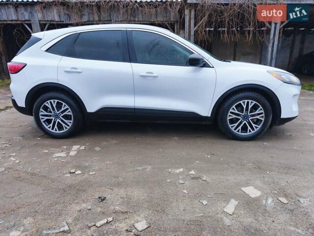 Белый Форд Эскейп, объемом двигателя 1.5 л и пробегом 93 тыс. км за 15700 $, фото 4 на Automoto.ua