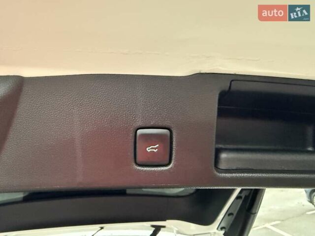 Білий Форд Ескейп, об'ємом двигуна 2.5 л та пробігом 23 тис. км за 27900 $, фото 46 на Automoto.ua