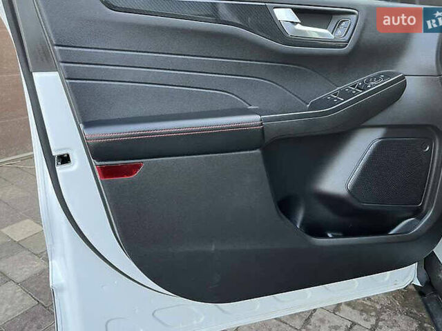 Білий Форд Ескейп, об'ємом двигуна 1.5 л та пробігом 14 тис. км за 17900 $, фото 12 на Automoto.ua