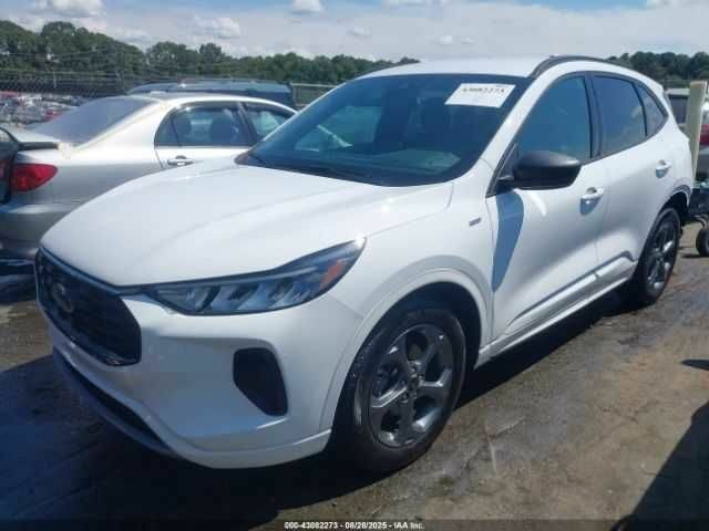 Белый Форд Эскейп, объемом двигателя 2.5 л и пробегом 20 тыс. км за 5000 $, фото 1 на Automoto.ua