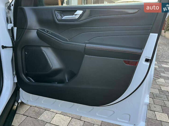 Білий Форд Ескейп, об'ємом двигуна 1.5 л та пробігом 14 тис. км за 17900 $, фото 10 на Automoto.ua