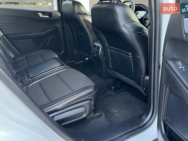 Білий Форд Ескейп, об'ємом двигуна 1.5 л та пробігом 14 тис. км за 17900 $, фото 8 на Automoto.ua