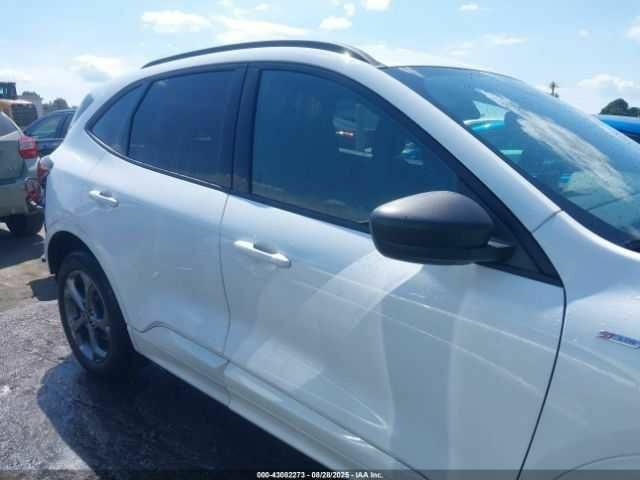 Белый Форд Эскейп, объемом двигателя 2.5 л и пробегом 20 тыс. км за 5000 $, фото 12 на Automoto.ua