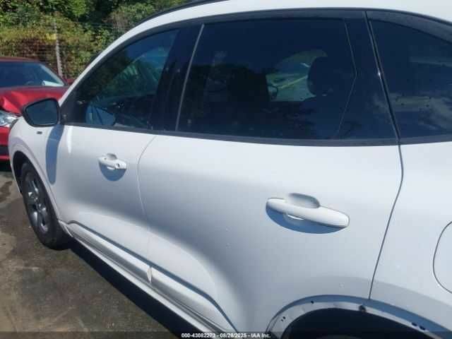 Белый Форд Эскейп, объемом двигателя 2.5 л и пробегом 20 тыс. км за 5000 $, фото 13 на Automoto.ua