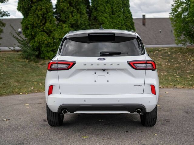 Білий Форд Ескейп, об'ємом двигуна 1.5 л та пробігом 28 тис. км за 10100 $, фото 4 на Automoto.ua