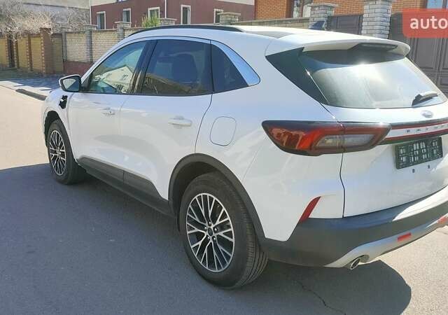 Белый Форд Эскейп, объемом двигателя 0 л и пробегом 6 тыс. км за 28000 $, фото 3 на Automoto.ua
