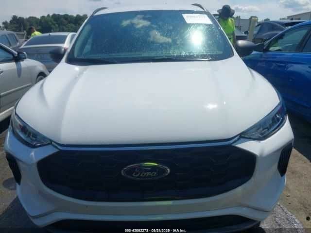 Белый Форд Эскейп, объемом двигателя 2.5 л и пробегом 20 тыс. км за 5000 $, фото 11 на Automoto.ua