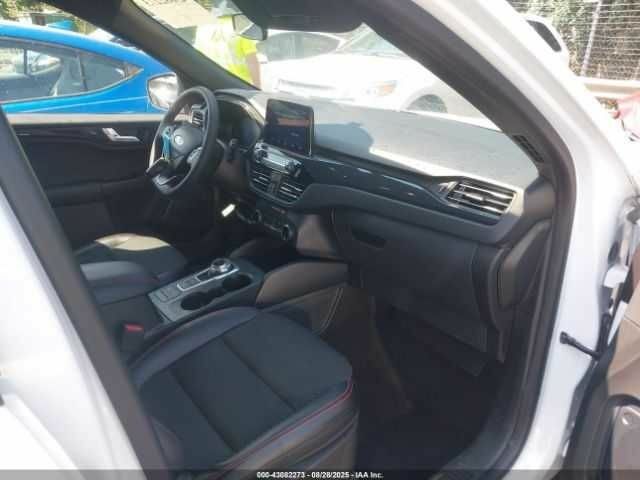 Белый Форд Эскейп, объемом двигателя 2.5 л и пробегом 20 тыс. км за 5000 $, фото 4 на Automoto.ua