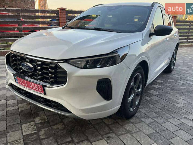 Білий Форд Ескейп, об'ємом двигуна 1.5 л та пробігом 14 тис. км за 17900 $, фото 1 на Automoto.ua