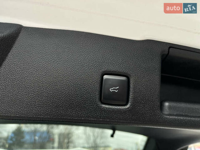 Белый Форд Эскейп, объемом двигателя 2.5 л и пробегом 28 тыс. км за 26600 $, фото 18 на Automoto.ua