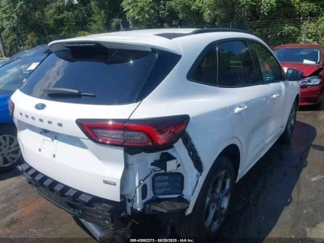 Белый Форд Эскейп, объемом двигателя 2.5 л и пробегом 20 тыс. км за 5000 $, фото 3 на Automoto.ua