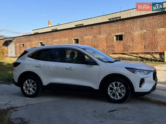 Білий Форд Ескейп, об'ємом двигуна 1.5 л та пробігом 69 тис. км за 20000 $, фото 2 на Automoto.ua