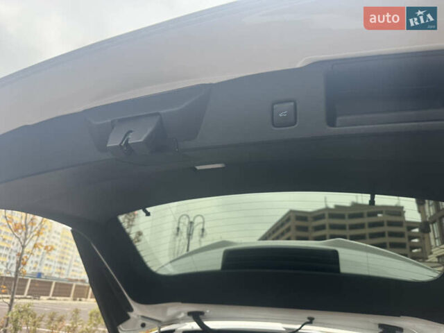 Белый Форд Эскейп, объемом двигателя 1.5 л и пробегом 7 тыс. км за 24000 $, фото 19 на Automoto.ua