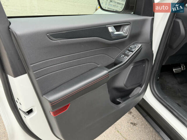 Белый Форд Эскейп, объемом двигателя 1.5 л и пробегом 33 тыс. км за 27000 $, фото 40 на Automoto.ua