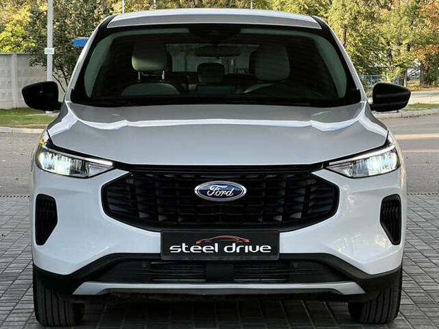 Белый Форд Эскейп, объемом двигателя 1.5 л и пробегом 9 тыс. км за 22999 $, фото 1 на Automoto.ua