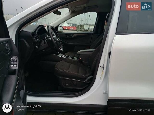 Белый Форд Эскейп, объемом двигателя 1.5 л и пробегом 78 тыс. км за 19300 $, фото 42 на Automoto.ua