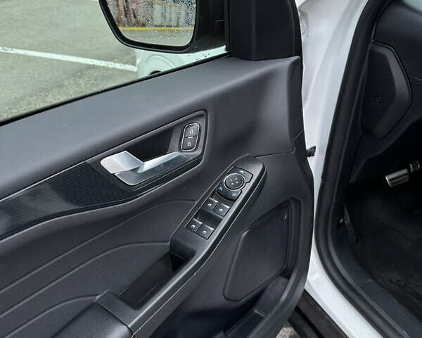 Белый Форд Эскейп, объемом двигателя 1.5 л и пробегом 31 тыс. км за 24500 $, фото 11 на Automoto.ua