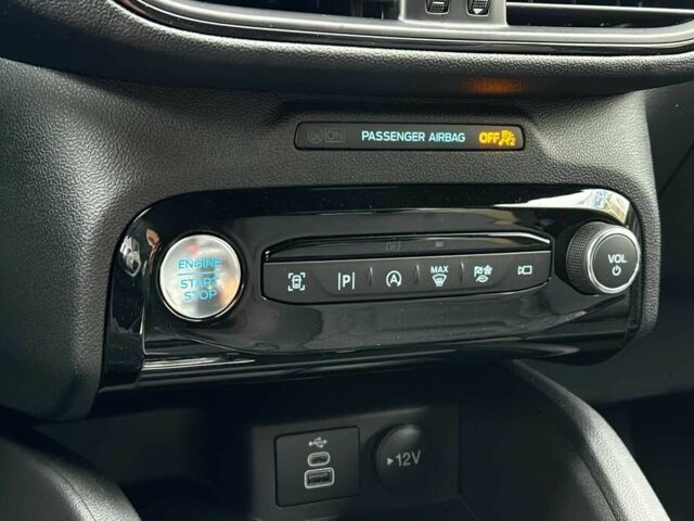 Белый Форд Эскейп, объемом двигателя 2 л и пробегом 14 тыс. км за 6000 $, фото 11 на Automoto.ua