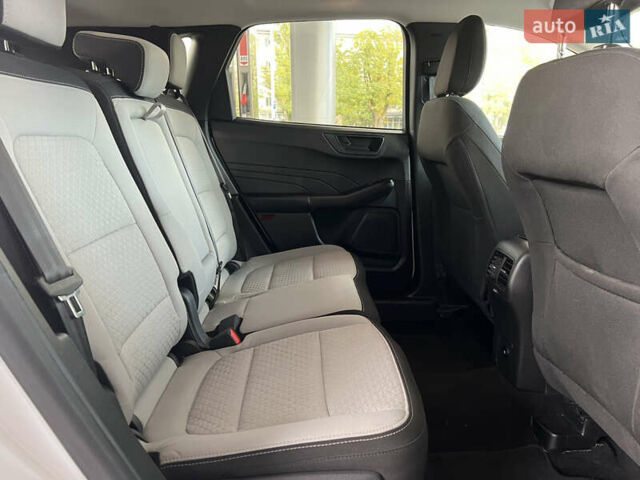 Белый Форд Эскейп, объемом двигателя 1.5 л и пробегом 9 тыс. км за 22999 $, фото 14 на Automoto.ua
