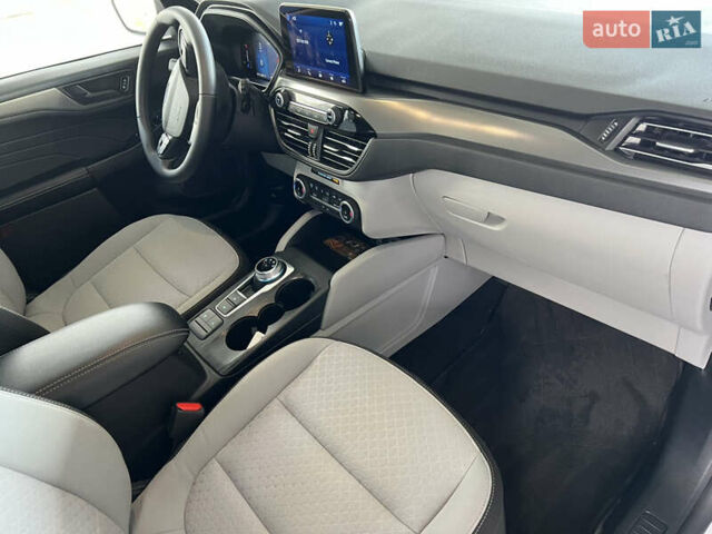 Белый Форд Эскейп, объемом двигателя 1.5 л и пробегом 9 тыс. км за 22999 $, фото 5 на Automoto.ua