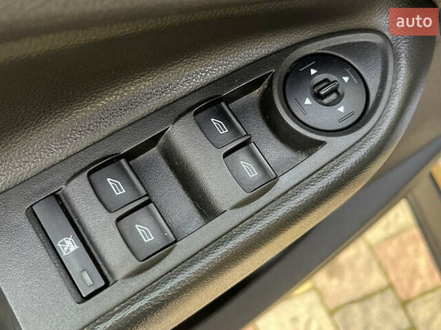 Бежевий Форд Ескейп, об'ємом двигуна 2.49 л та пробігом 199 тис. км за 11990 $, фото 16 на Automoto.ua