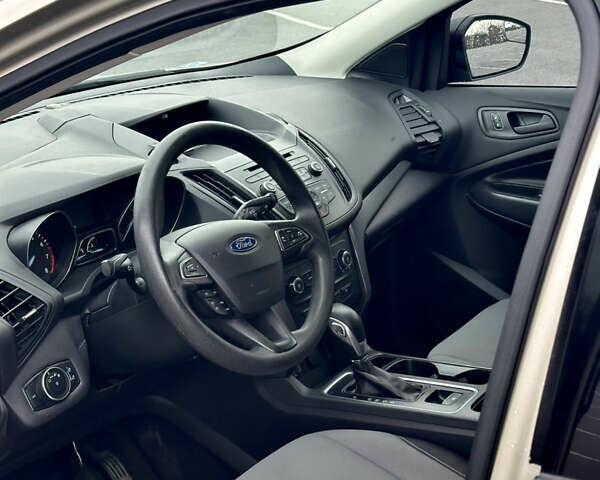 Бежевый Форд Эскейп, объемом двигателя 2.49 л и пробегом 110 тыс. км за 13300 $, фото 6 на Automoto.ua