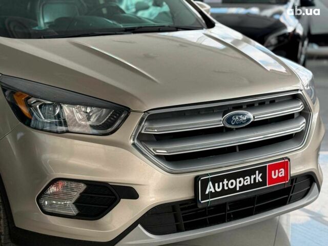 Бежевый Форд Эскейп, объемом двигателя 2 л и пробегом 195 тыс. км за 13490 $, фото 3 на Automoto.ua