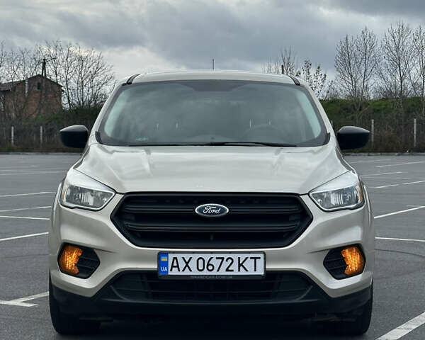 Бежевый Форд Эскейп, объемом двигателя 2.49 л и пробегом 110 тыс. км за 13300 $, фото 2 на Automoto.ua