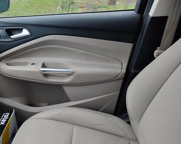 Бежевый Форд Эскейп, объемом двигателя 2 л и пробегом 108 тыс. км за 14000 $, фото 10 на Automoto.ua