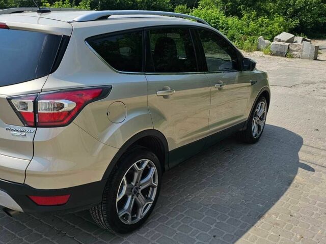 Бежевый Форд Эскейп, объемом двигателя 2 л и пробегом 133 тыс. км за 14500 $, фото 6 на Automoto.ua