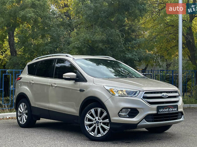Бежевый Форд Эскейп, объемом двигателя 1.5 л и пробегом 145 тыс. км за 13799 $, фото 1 на Automoto.ua